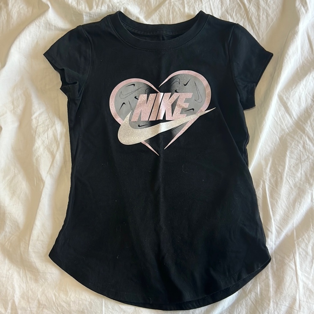 Nike girls size S (4-5) black heart tee shirt